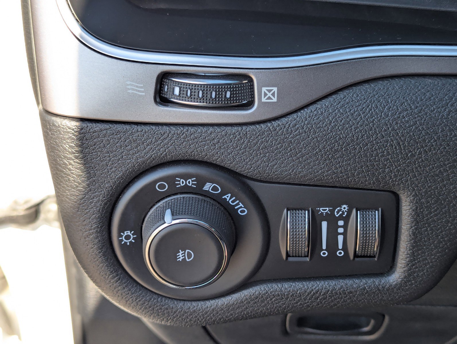 Used 2021 Jeep Cherokee Latitude Lux image 32