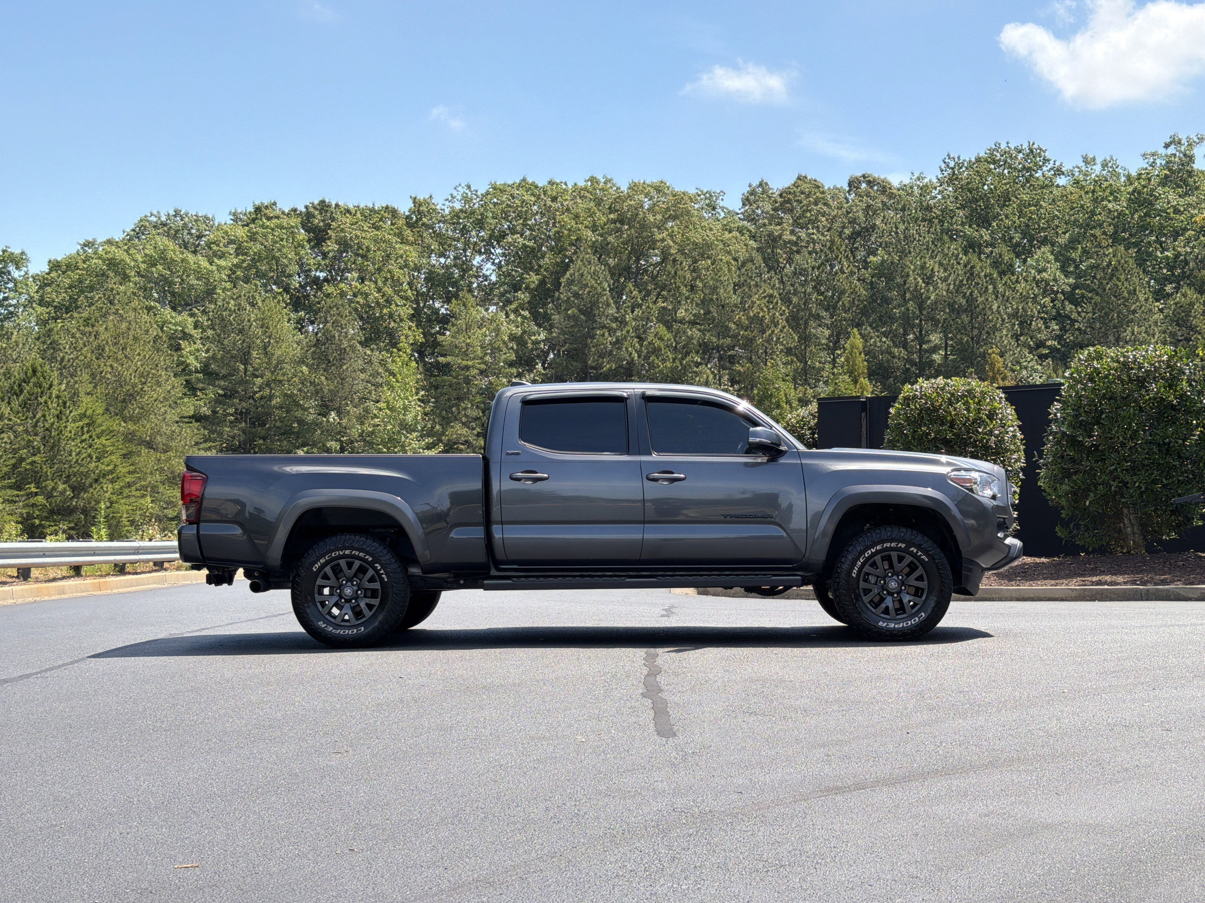 Used 2022 Toyota Tacoma SR5 w/ Technology Package RWD image 5