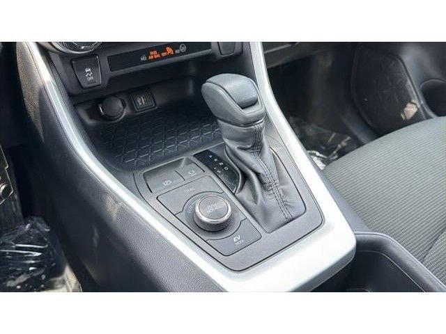 Certified 2025 Toyota RAV4 LE AWD/4WD image 31