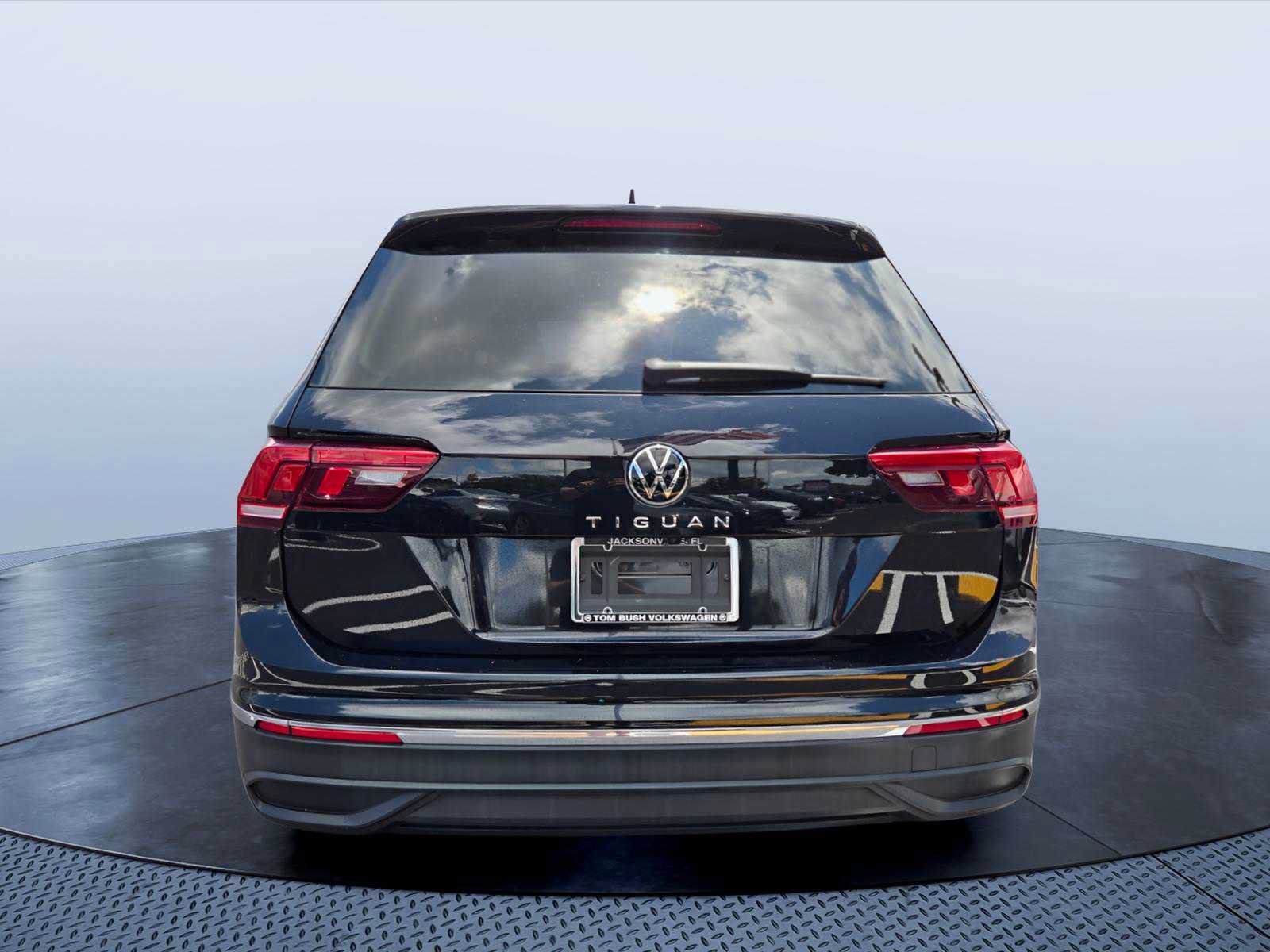 Used 2023 Volkswagen Tiguan S w/ Driver Assistance Package FWD image 5