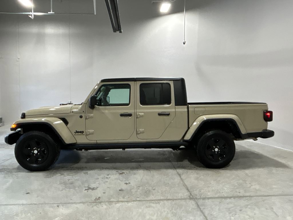 Used 2022 Jeep Gladiator Sport image 9
