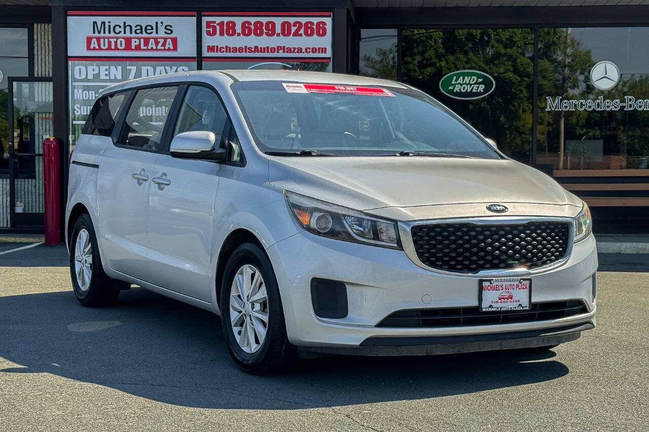 Used 2018 Kia Sedona L FWD image 1