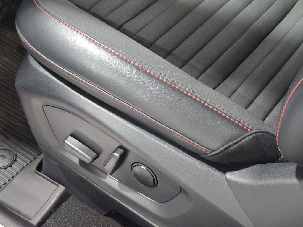 Used 2025 Ford Explorer ST-Line w/ Premium Package image 27