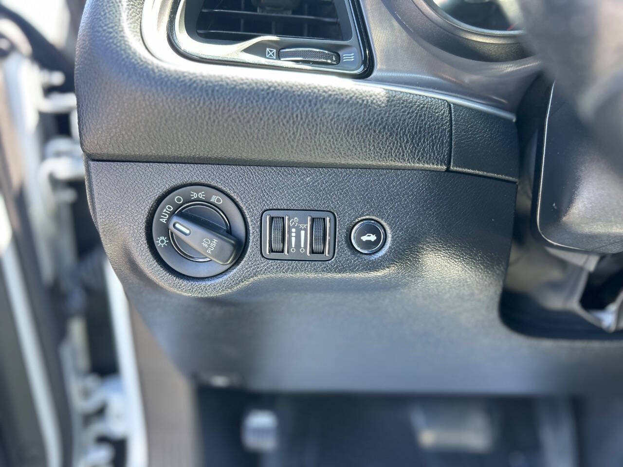 Used 2019 Dodge Challenger R/T w/ Driver Convenience Group RWD image 11