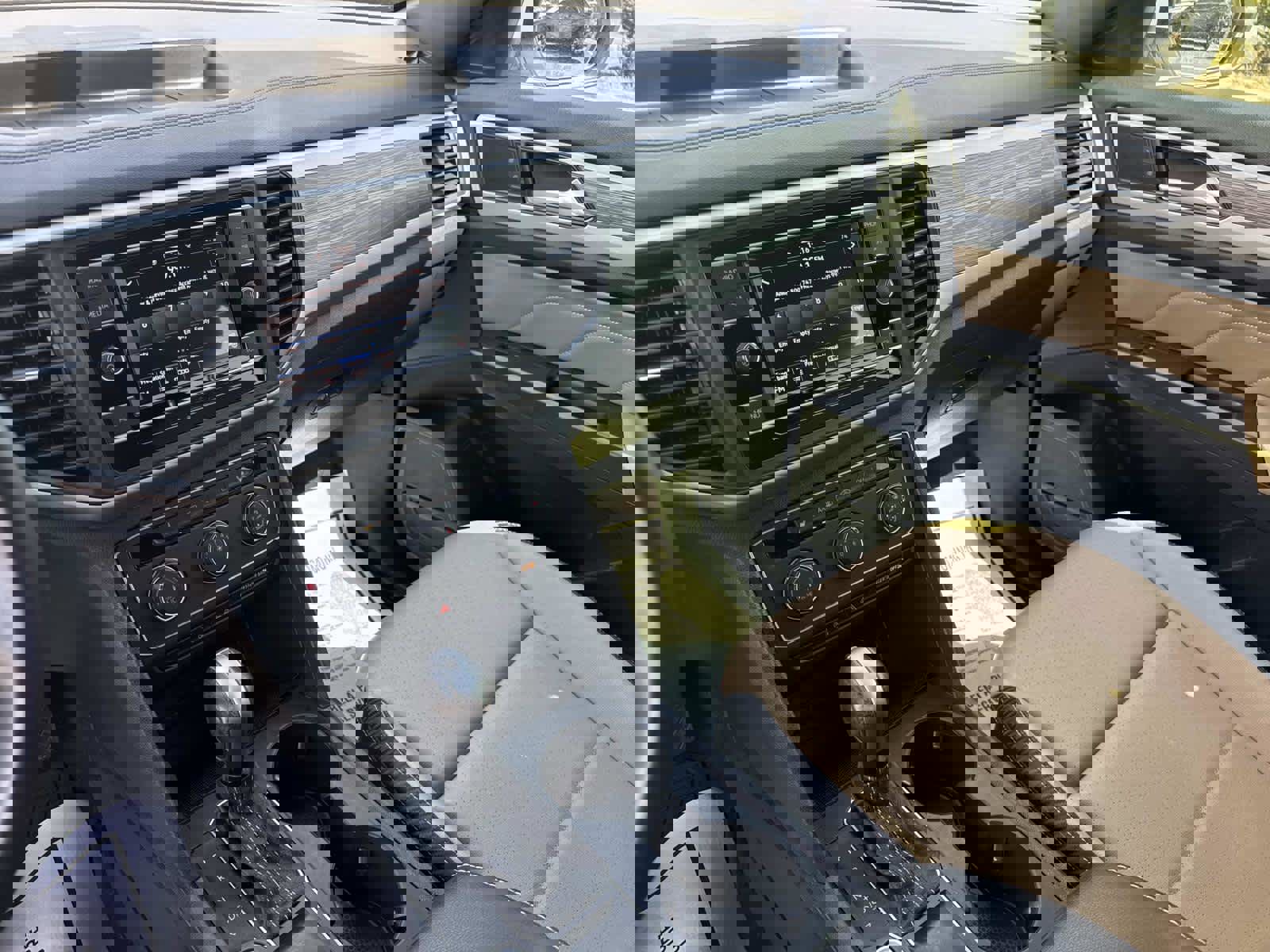 Used 2022 Volkswagen Atlas Cross Sport SE image 22