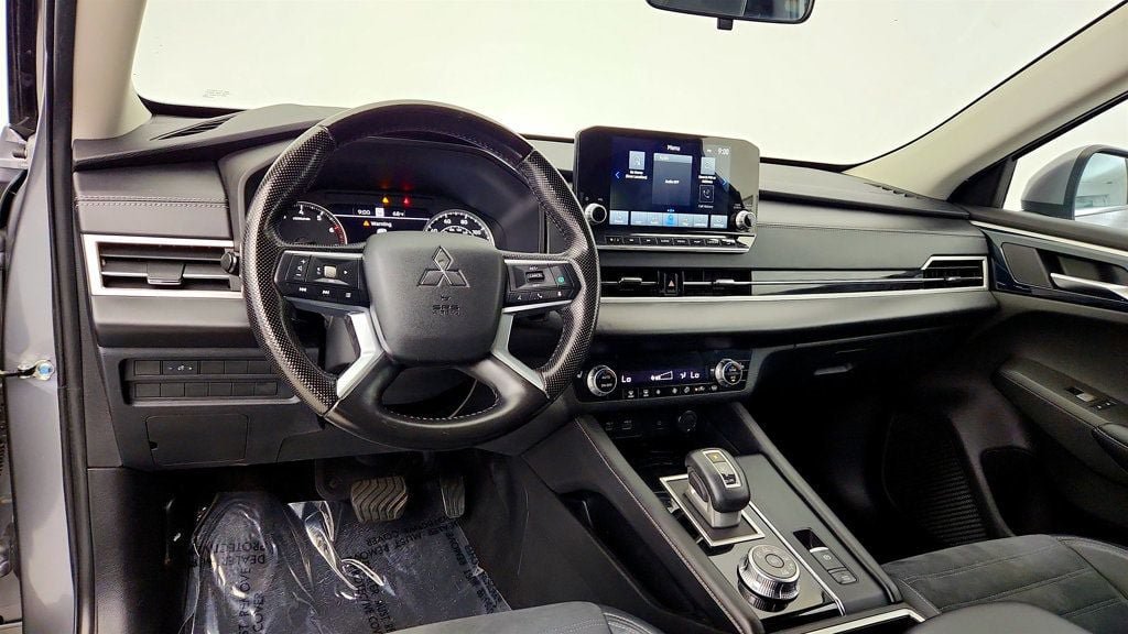 Used 2022 Mitsubishi Outlander SE AWD/4WD image 11