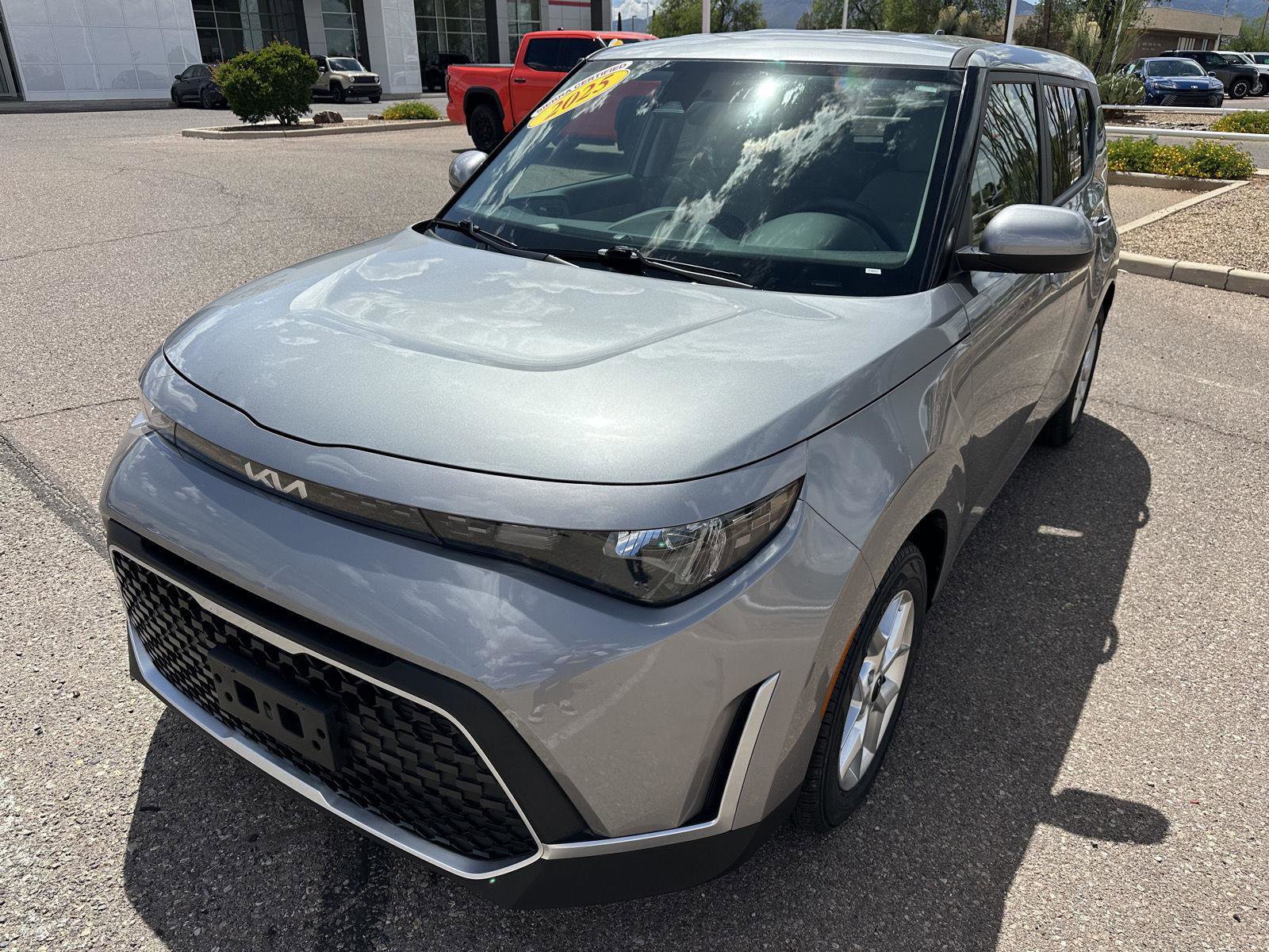 Used 2025 Kia Soul LX FWD image 1