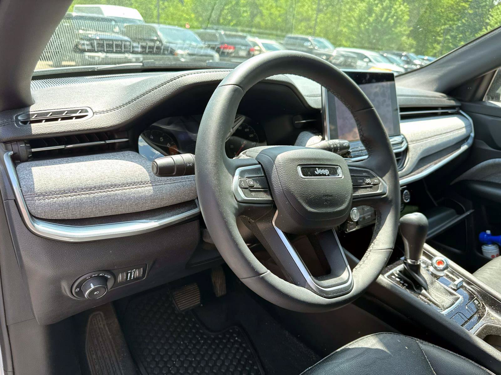 Used 2023 Jeep Compass Latitude AWD/4WD image 10