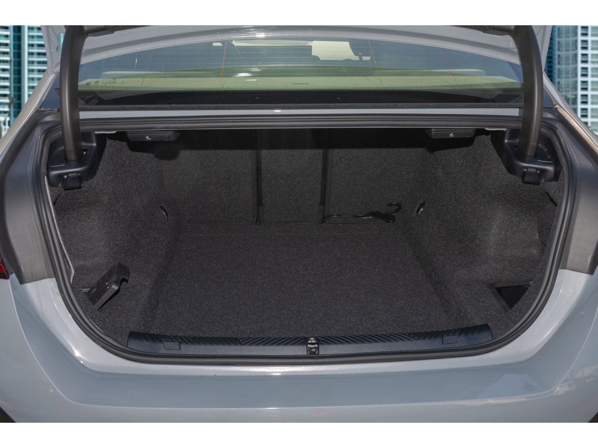 Used 2025 BMW 530i w/ M Sport Package RWD image 9