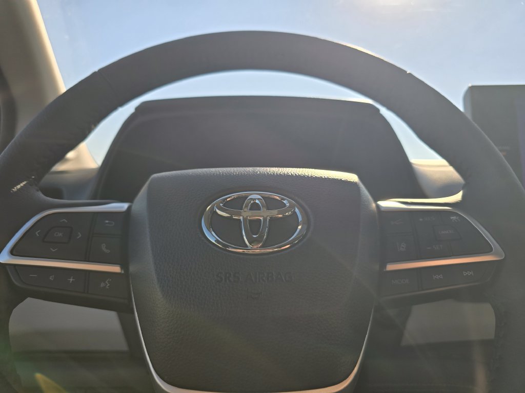 New 2026 Toyota Sienna XLE FWD image 27