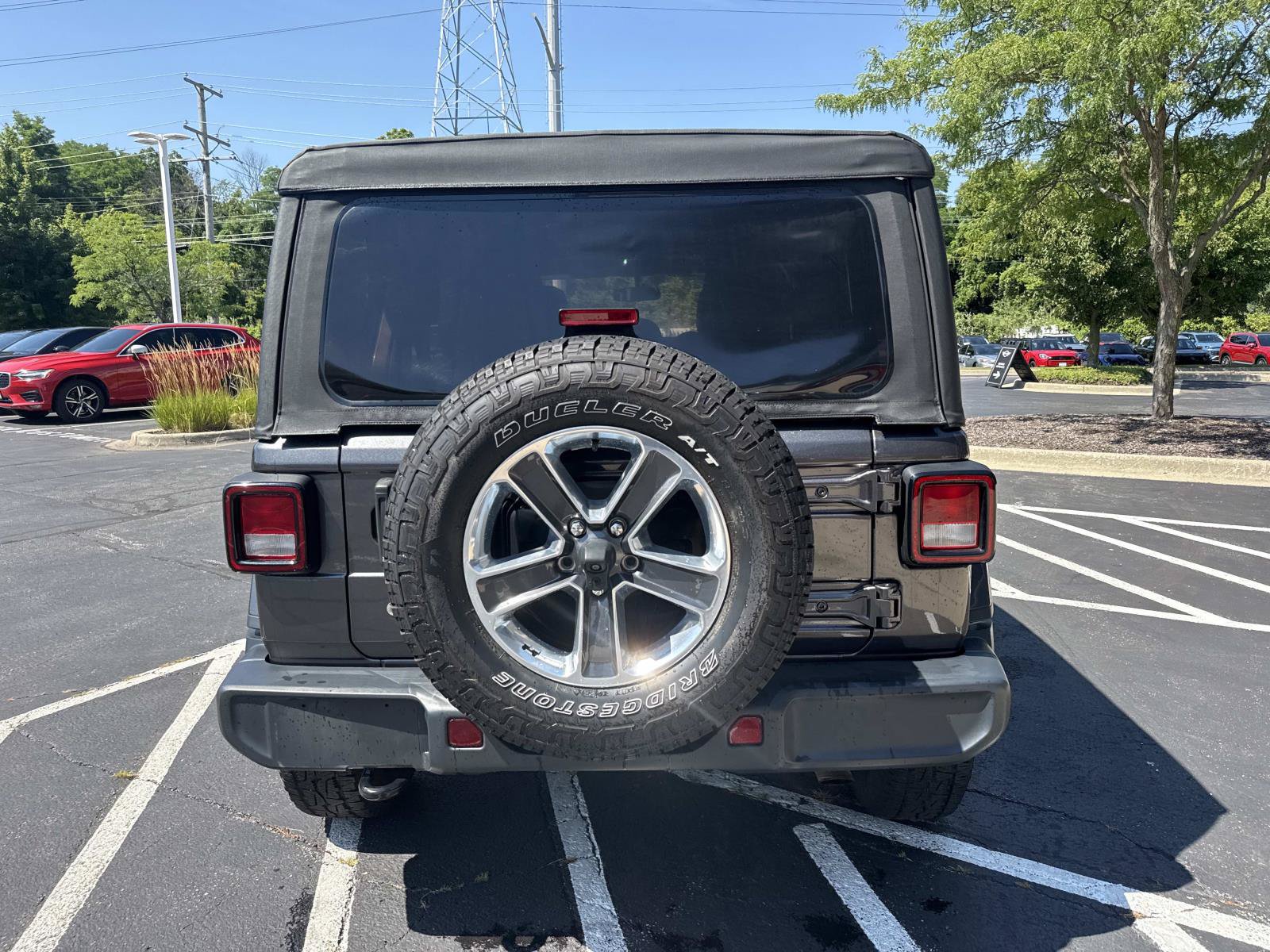 Used 2018 Jeep Wrangler Unlimited Sahara AWD/4WD image 7