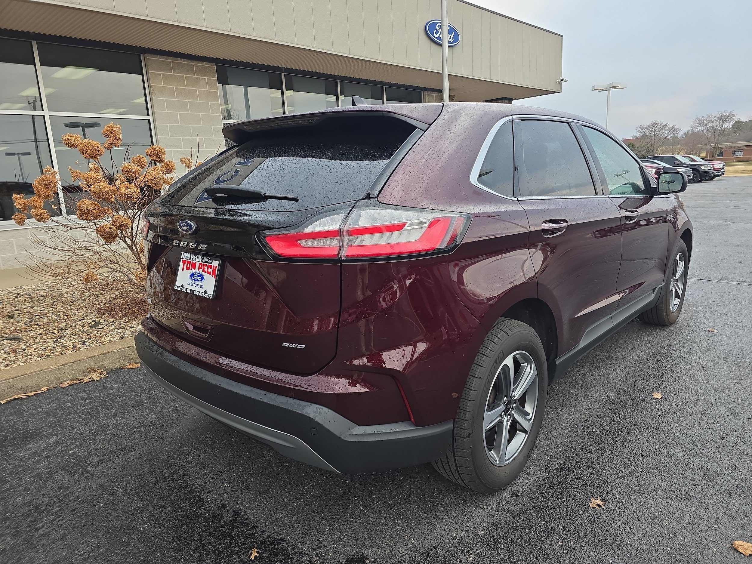 Used 2023 Ford Edge SEL w/ Convenience Package AWD/4WD image 2