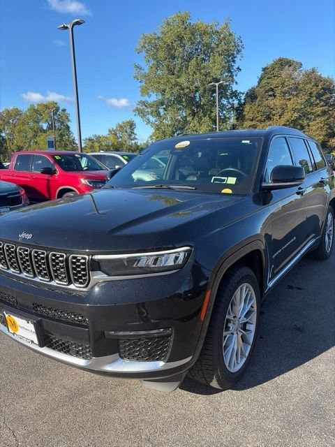 Used 2023 Jeep Grand Cherokee L Summit AWD/4WD image 3