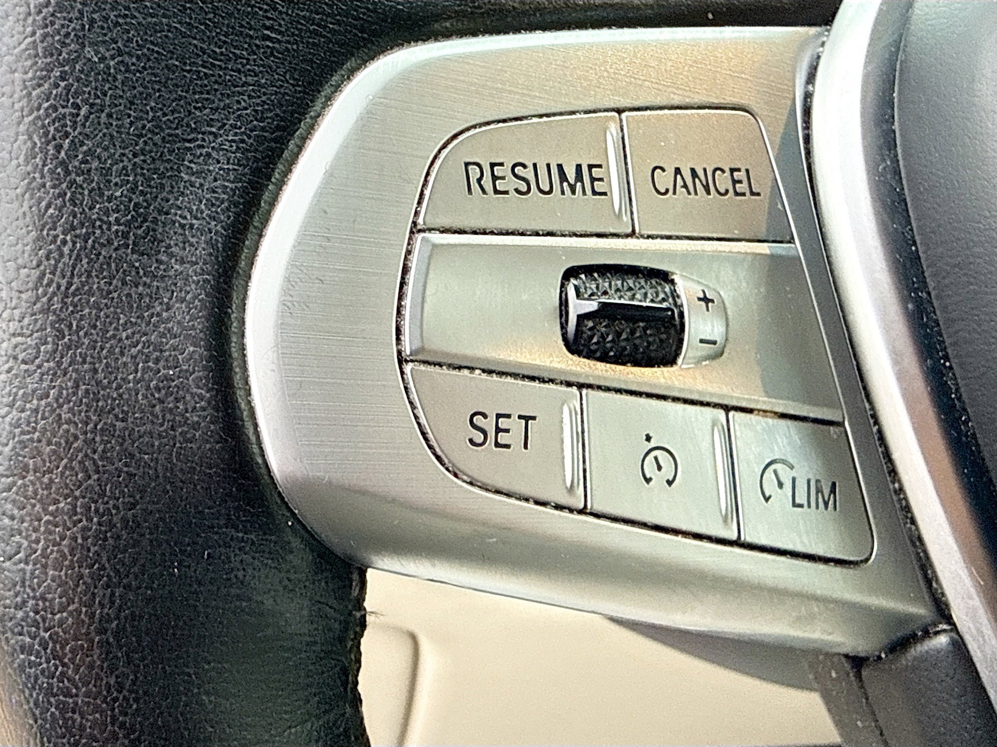 Used 2021 BMW X7 xDrive40i w/ Premium Package 2 image 38