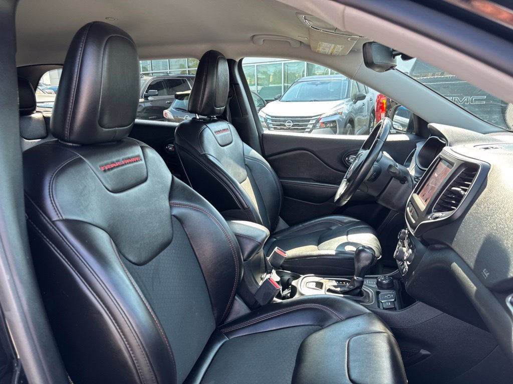 Used 2019 Jeep Cherokee Trailhawk AWD/4WD image 16