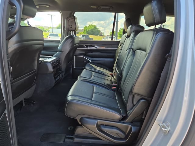 Used 2024 Jeep Wagoneer L Series II w/ Flexible Seating Group AWD/4WD image 29