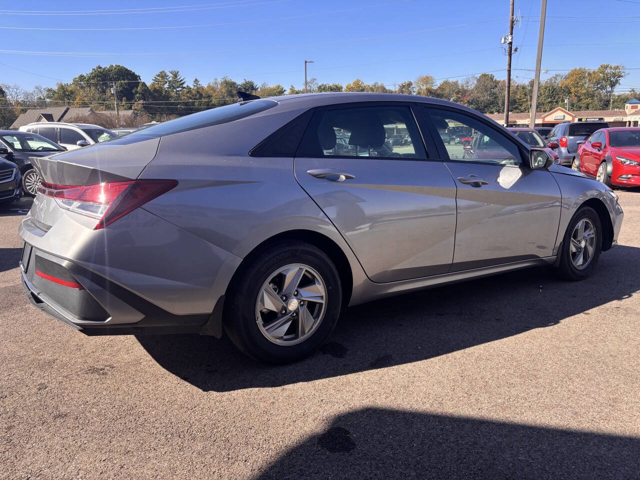 Used 2025 Hyundai Elantra SE FWD image 8