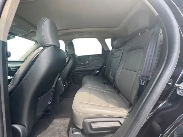 Used 2025 Lincoln Corsair AWD w/ Jet Appearance Package image 18