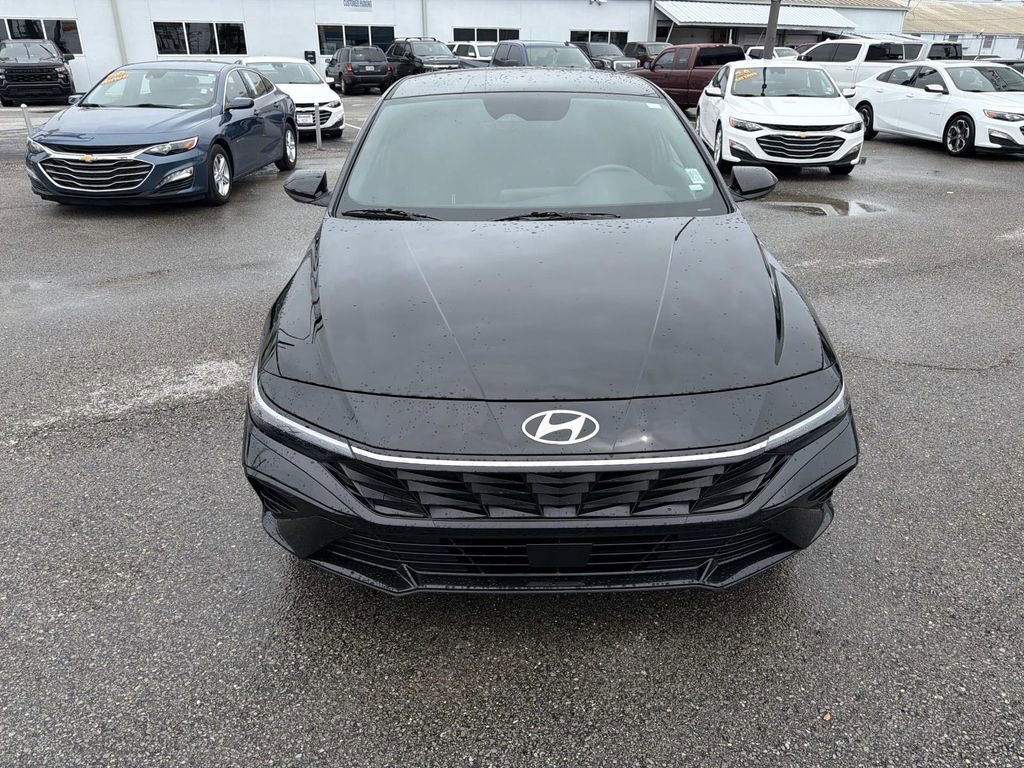 Used 2026 Hyundai Elantra Sport FWD image 3