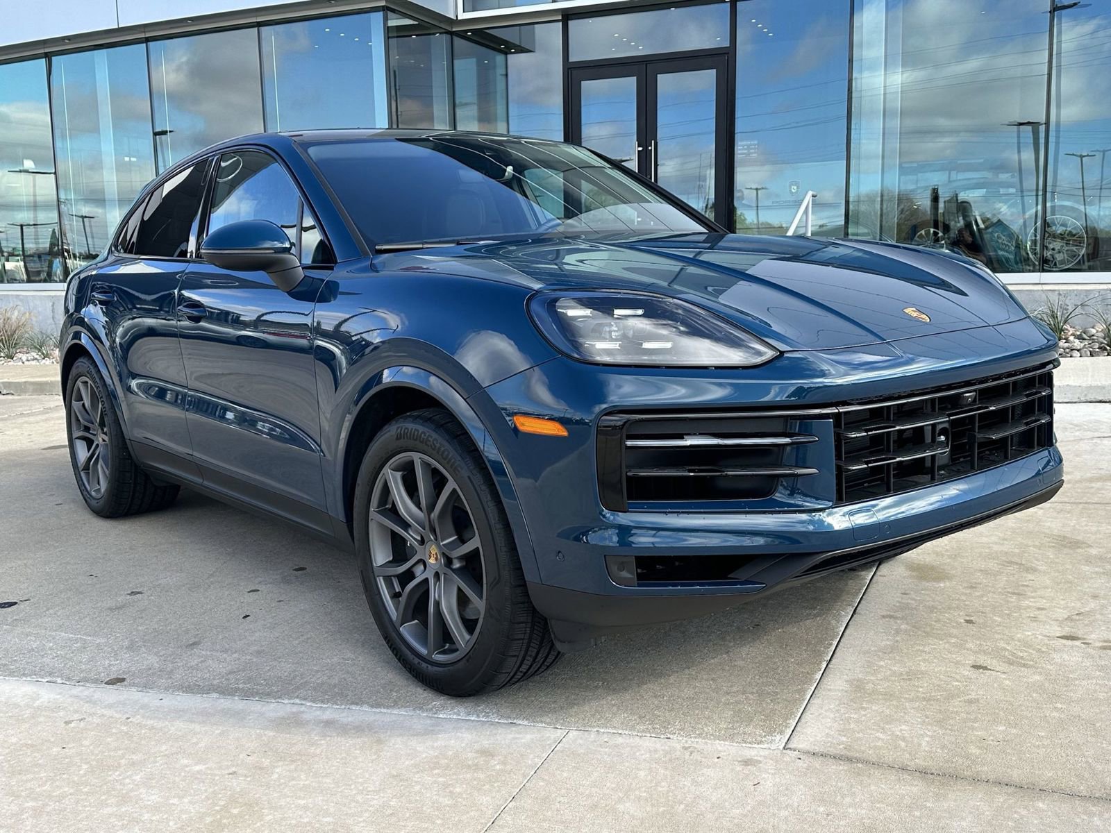 Certified 2024 Porsche Cayenne Coupe image 9