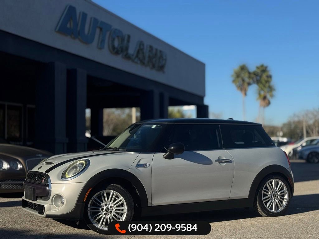 Used 2019 MINI Cooper S image 1