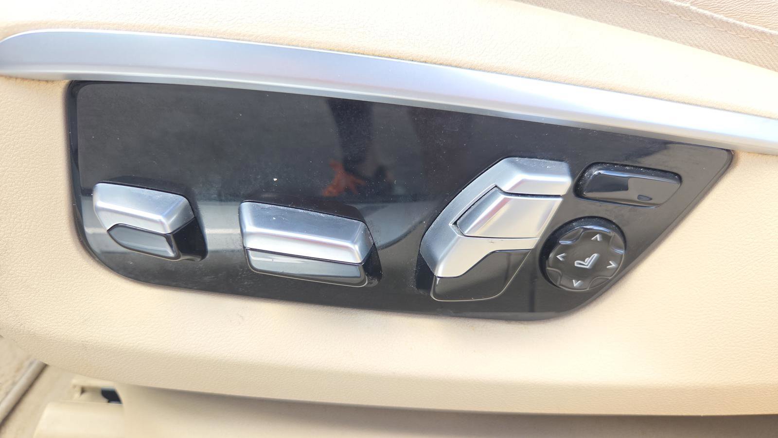 Used 2017 BMW 750i image 28