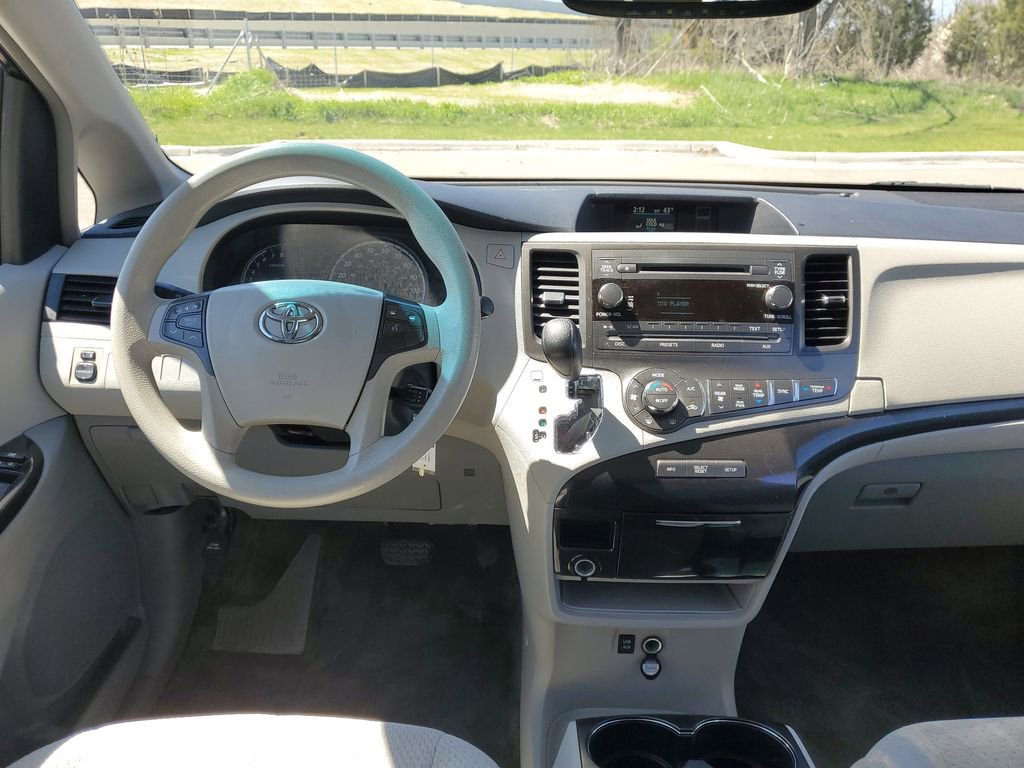 Used 2014 Toyota Sienna LE FWD image 12