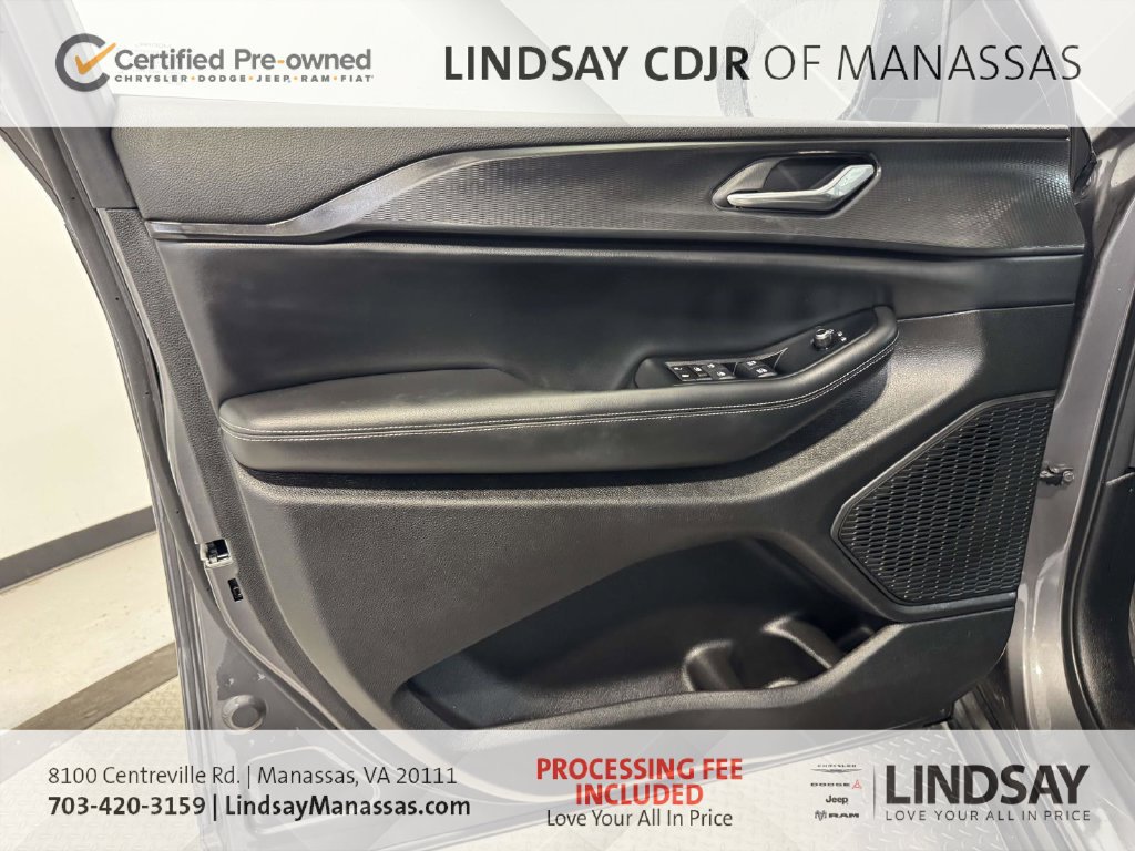 Used 2024 Jeep Grand Cherokee L Laredo AWD/4WD image 18