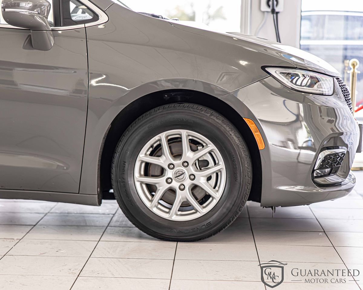 Used 2022 Chrysler Pacifica Touring-L FWD image 12