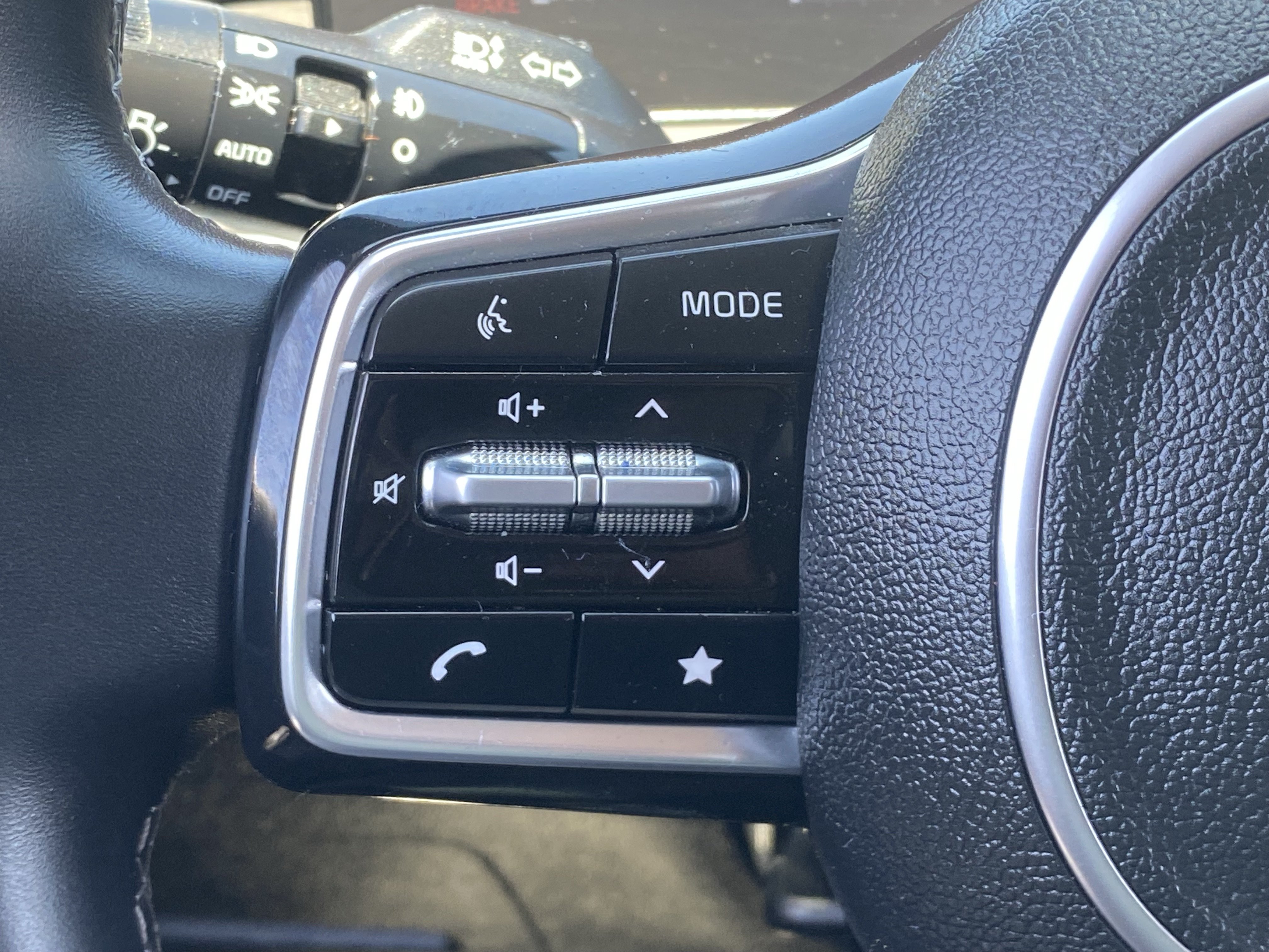 Certified 2025 Kia Sorento SX AWD/4WD image 24