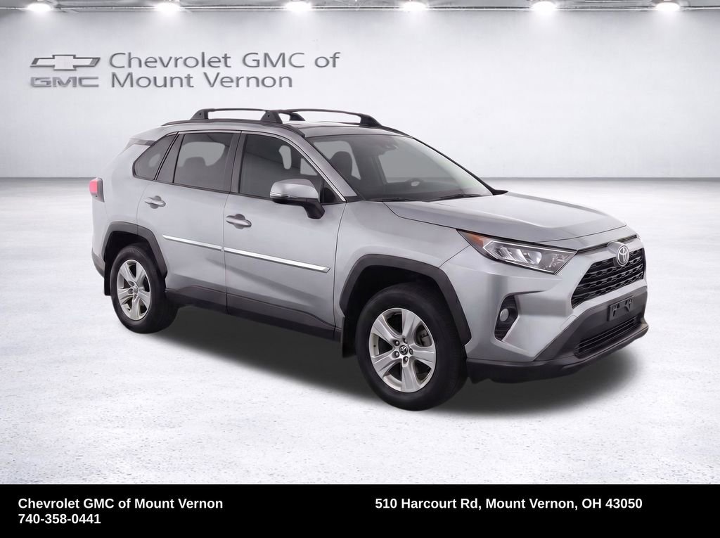 Used 2021 Toyota RAV4 XLE AWD/4WD image 2