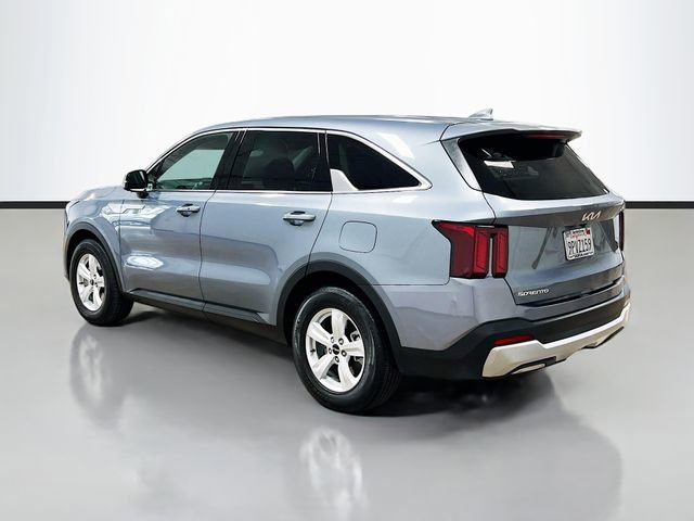 Certified 2025 Kia Sorento LX FWD image 5