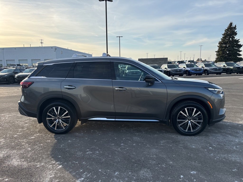 Used 2023 INFINITI QX60 Sensory w/ Vision Package image 2