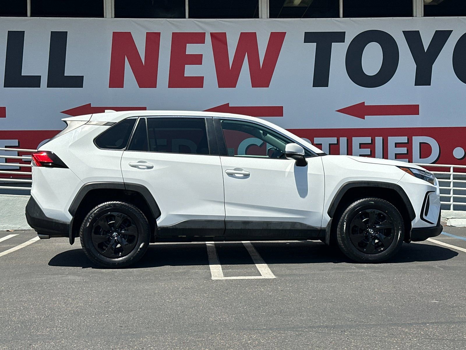 Used 2024 Toyota RAV4 LE AWD/4WD image 6