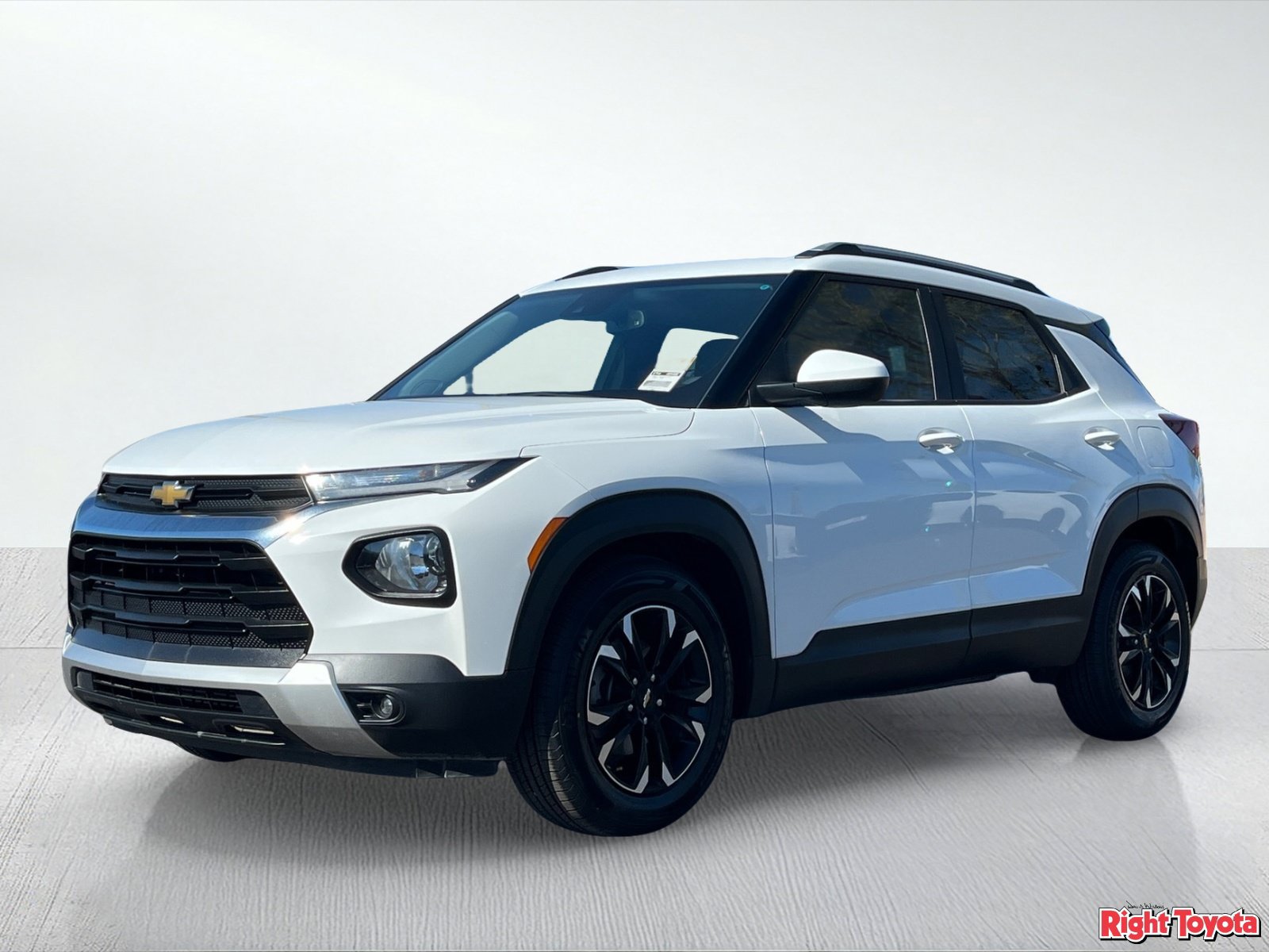 Used 2022 Chevrolet TrailBlazer LT w/ Convenience Package FWD image 2