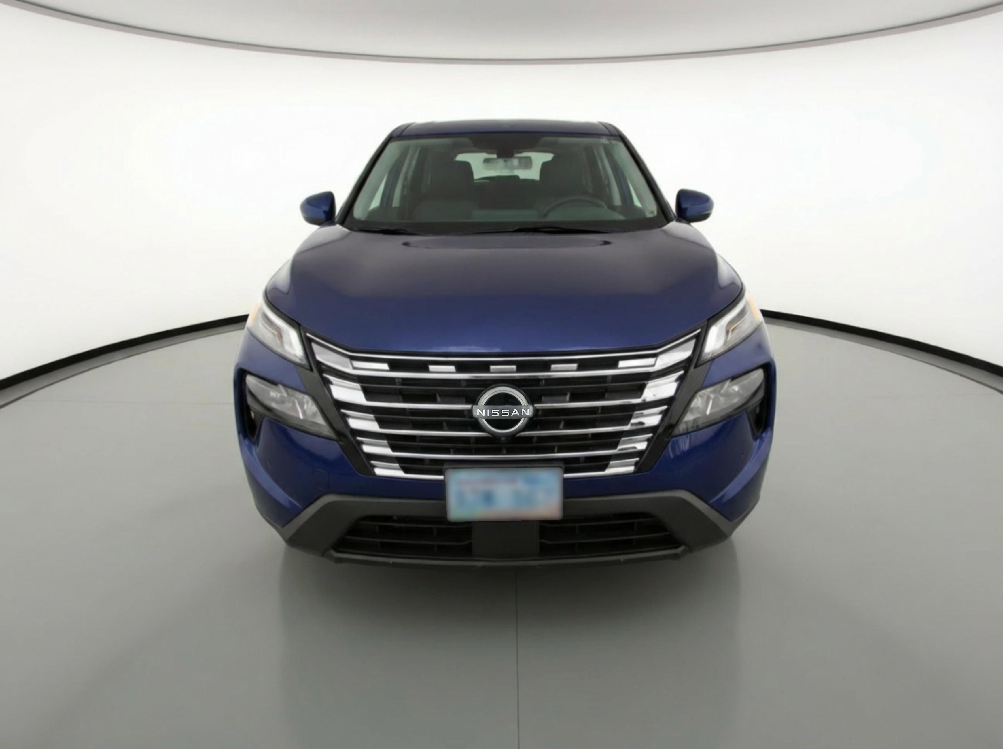 Used 2025 Nissan Rogue SV image 2