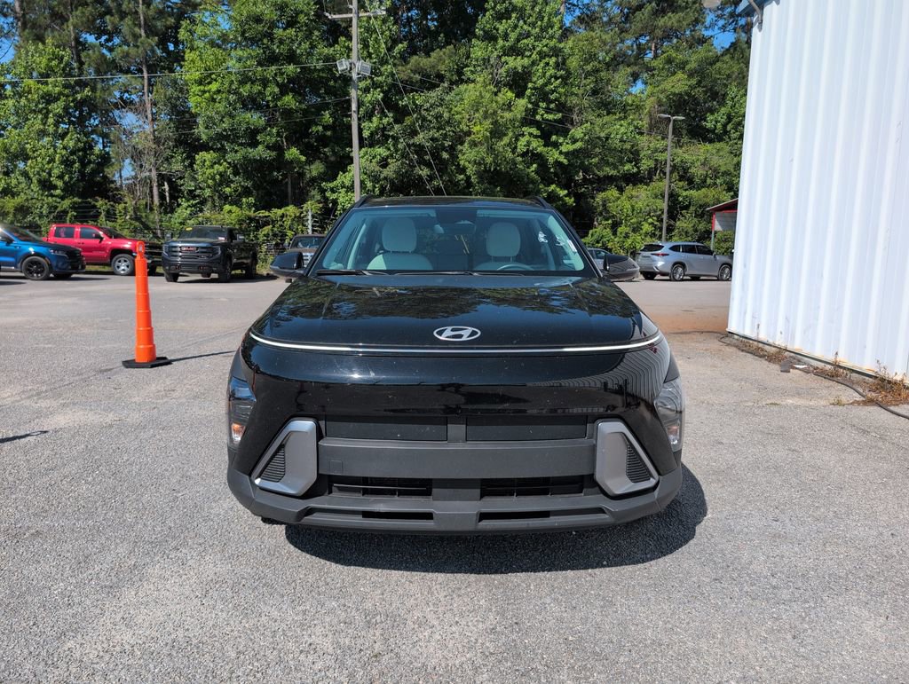 Used 2025 Hyundai Kona SEL FWD image 2