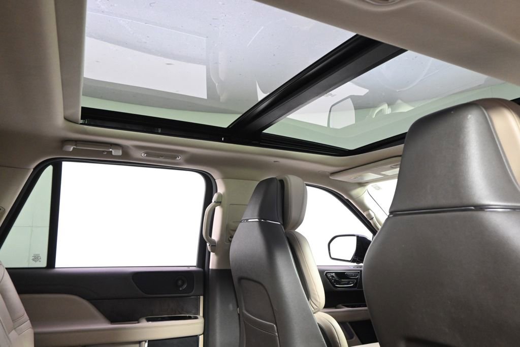 Certified 2023 Lincoln Navigator Reserve w/ Monochromatic Package image 17