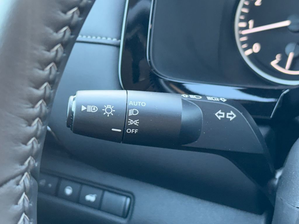 Used 2025 Nissan Pathfinder SV image 15