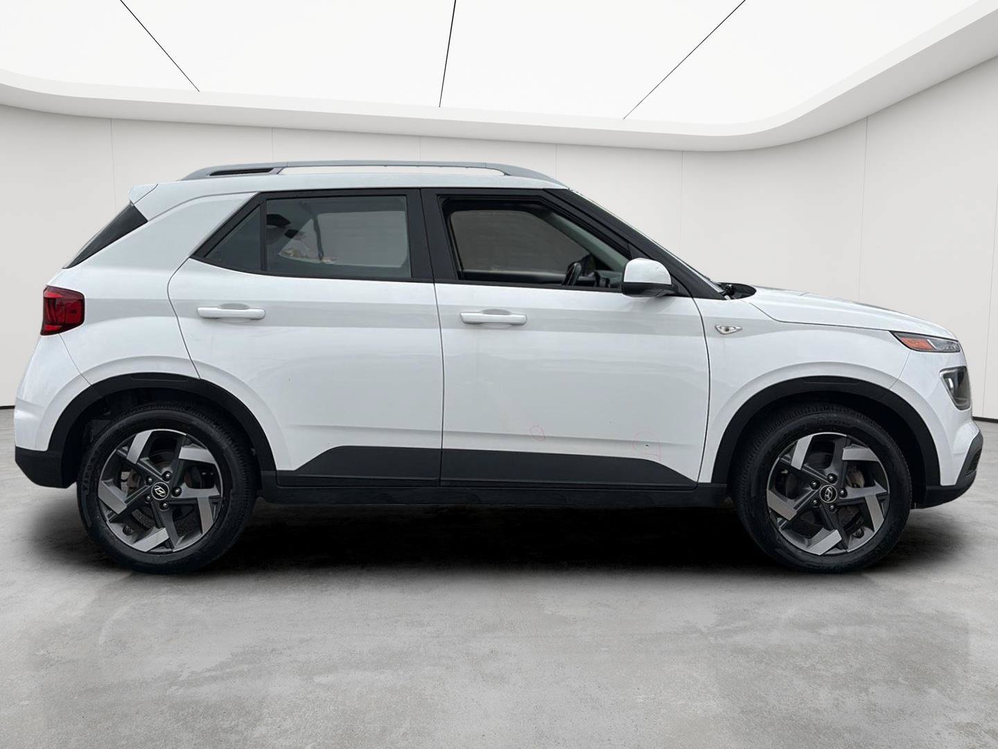 Used 2023 Hyundai Venue SEL w/ Cargo Package FWD image 13