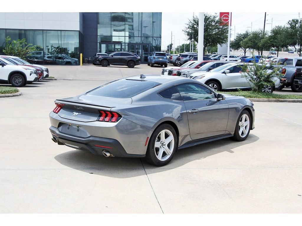 Used 2025 Ford Mustang Premium RWD image 5