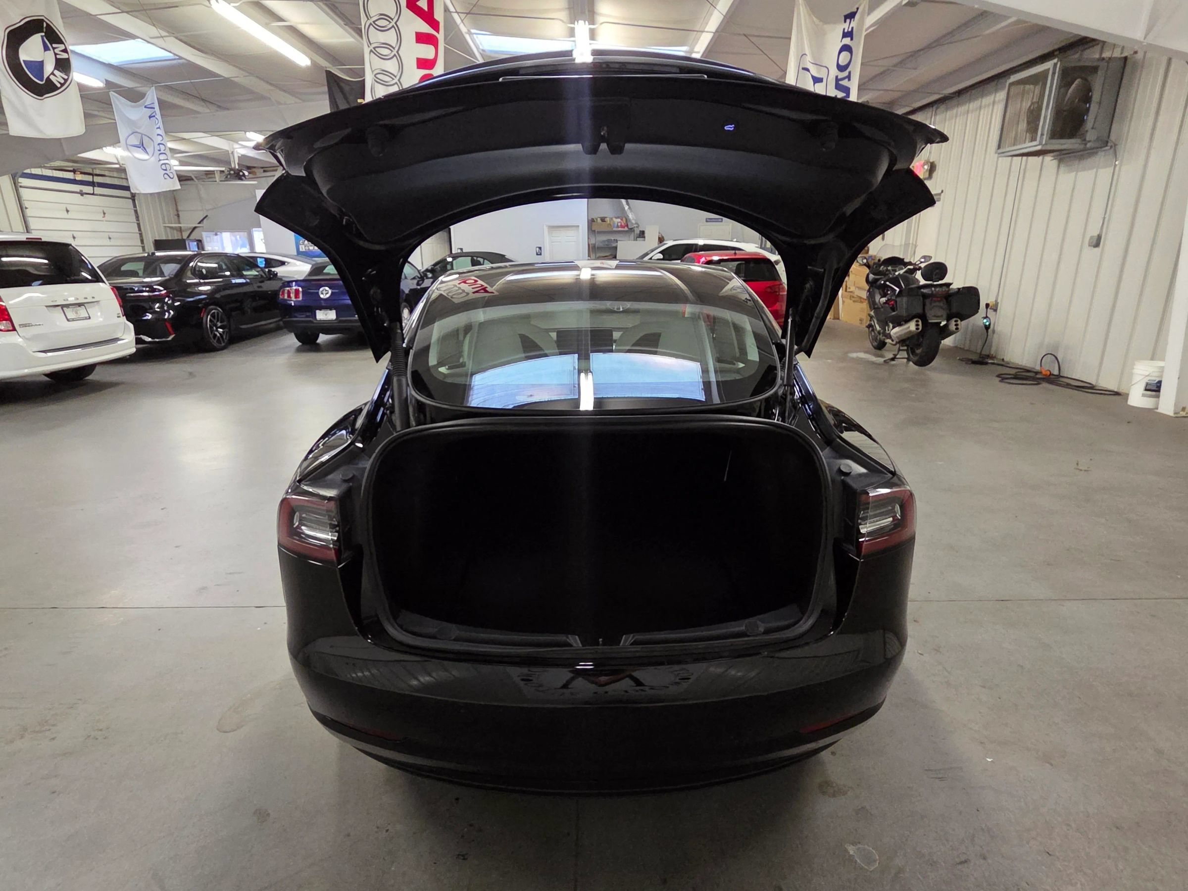 Used 2022 Tesla Model 3 Long Range AWD/4WD image 29