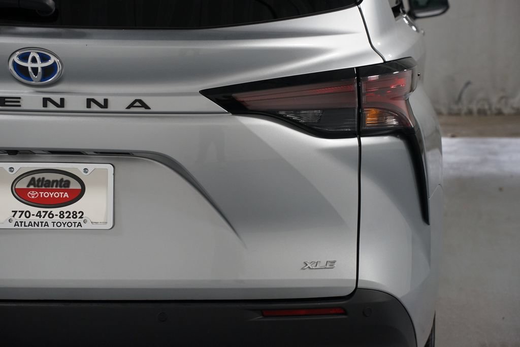 Certified 2025 Toyota Sienna XLE FWD image 10