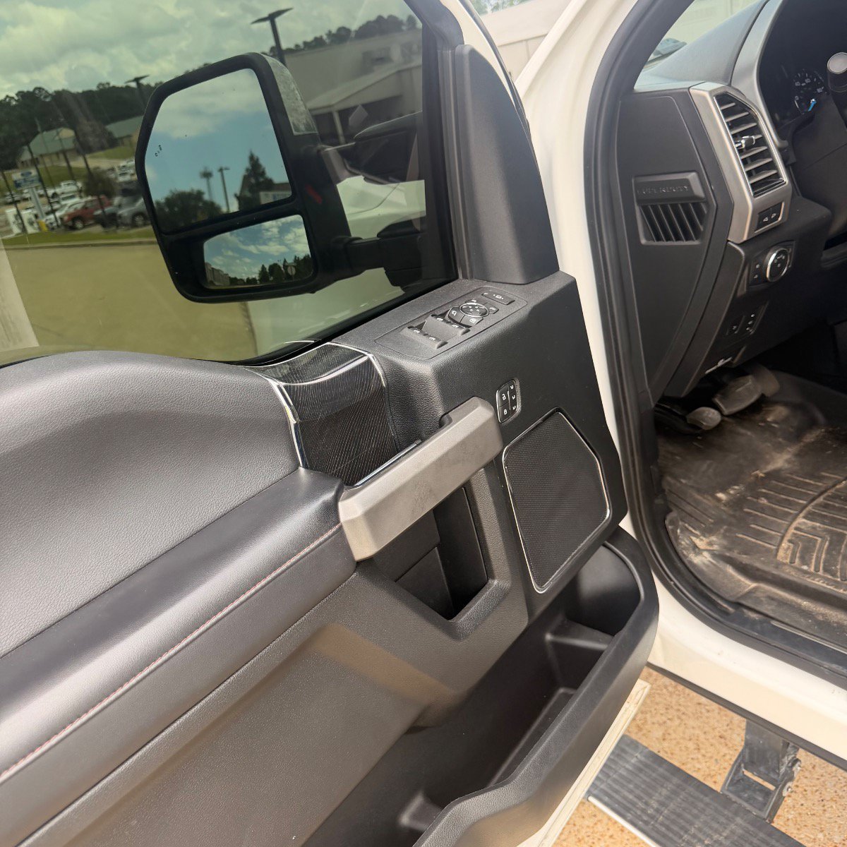 Used 2021 Ford F250 Platinum w/ FX4 Off-Road Package AWD/4WD image 10
