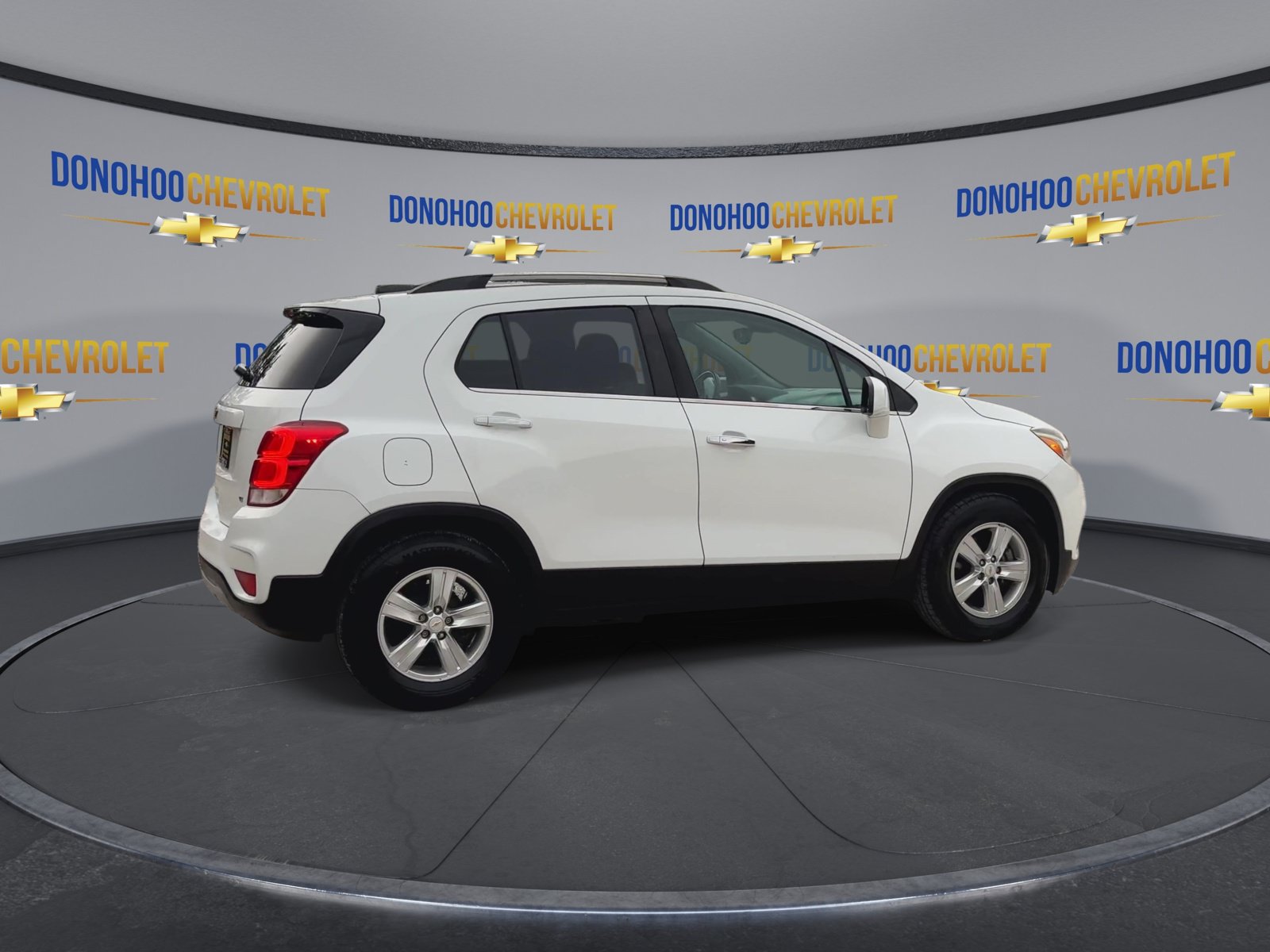 Used 2020 Chevrolet Trax LT w/ Sun & Sound Package FWD image 12