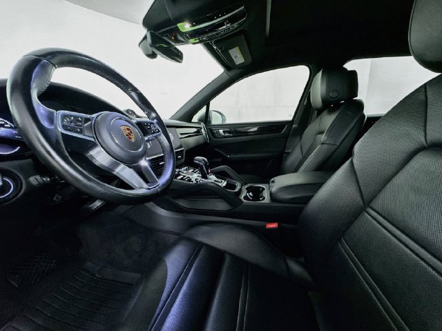 Used 2023 Porsche Cayenne AWD/4WD image 18