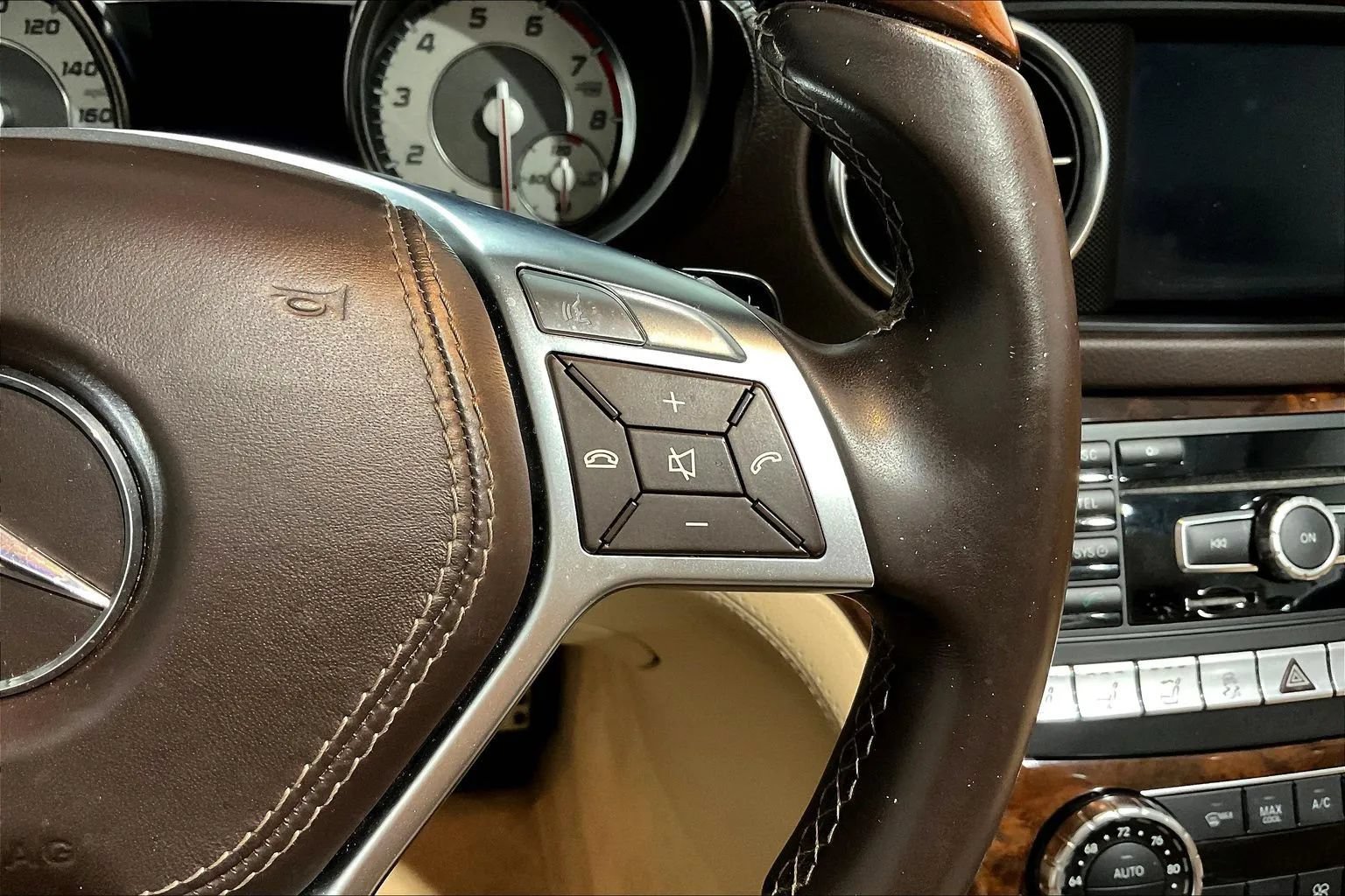 Used 2013 Mercedes-Benz SL 550 w/ Premium Pkg image 12