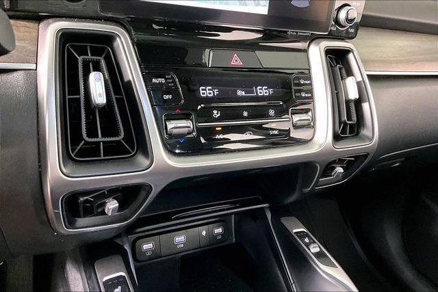 Certified 2022 Kia Sorento EX w/ Panoramic Sunroof Package FWD image 14
