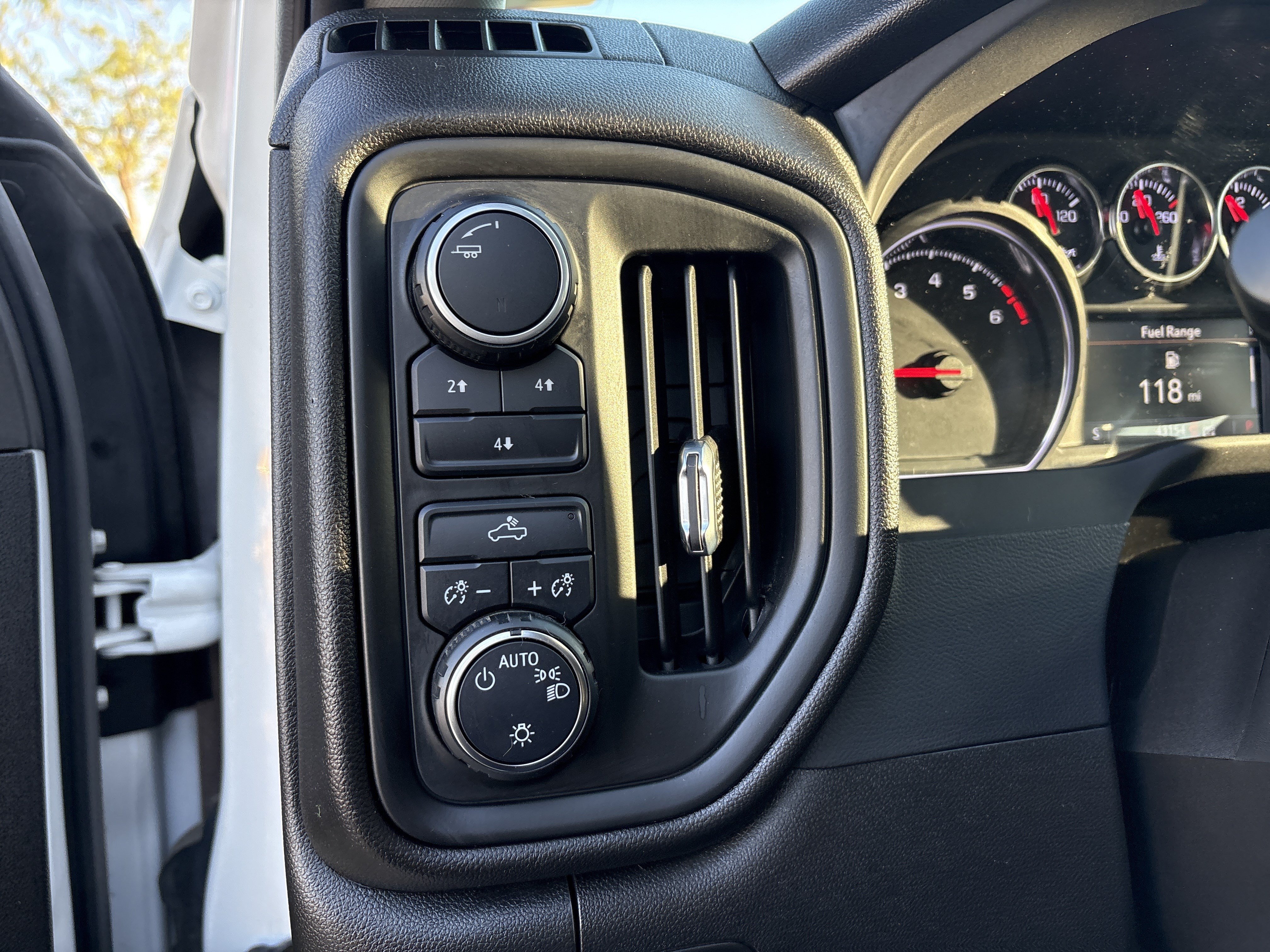 Used 2022 Chevrolet Silverado 2500 Custom w/ Custom Convenience Package AWD/4WD image 19
