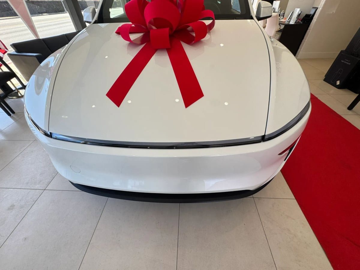 Used 2026 Tesla Model Y 2WD image 31